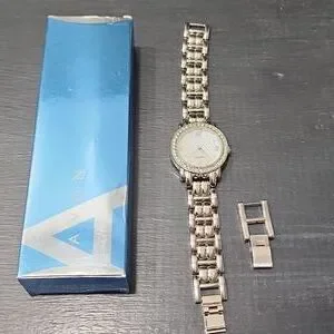 Avon | Accessories | Elegant Status Watch In Silver Tone  display picture 2